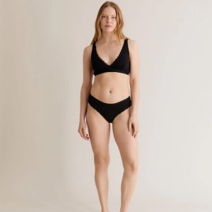 Yogamatters-Komodo-Paloma-Organic-Cotton-LaceTrim-Knickers-Black-High-quality-designer-yoga-clothing-at-discounted-prices-online-er0